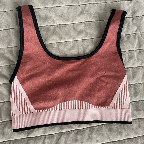 Fabletics Seamless Euphoria 2-piece Outfit - Picture 3 of 5